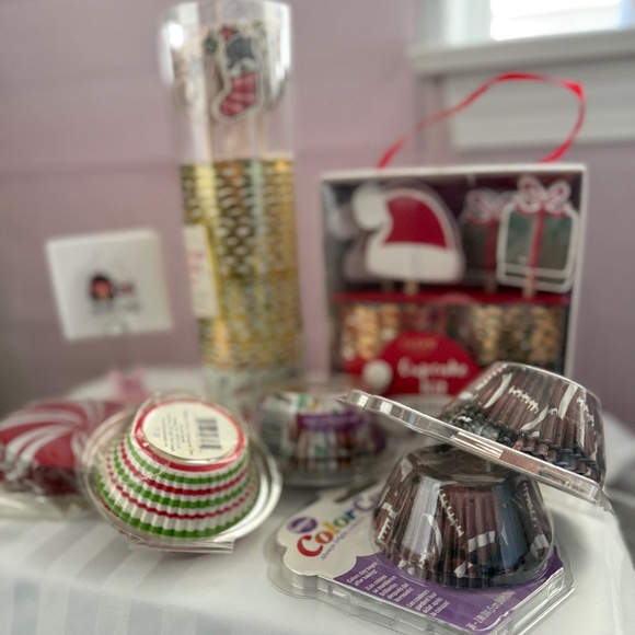 π Holiday & Game Day Cupcake Cups β Brand New! ππ - Picture 1 of 7